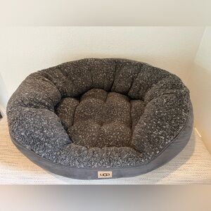 UGG Classic Sherpa Cuddler Pet Bed Charcoal